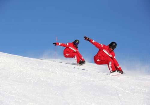 2 snowboarders